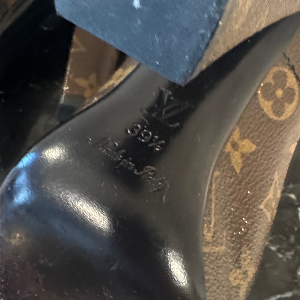 Louis Vuitton FETISH RARE runway mary Jane bow heels 39.5 EUC - Picture 8 of 9